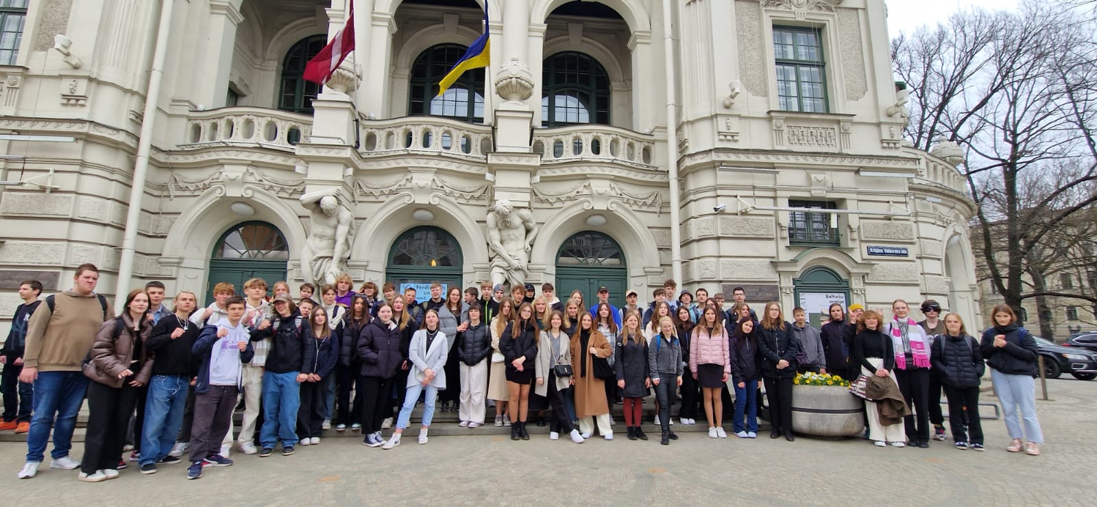 Teātra Divas pasaules apmeklējums