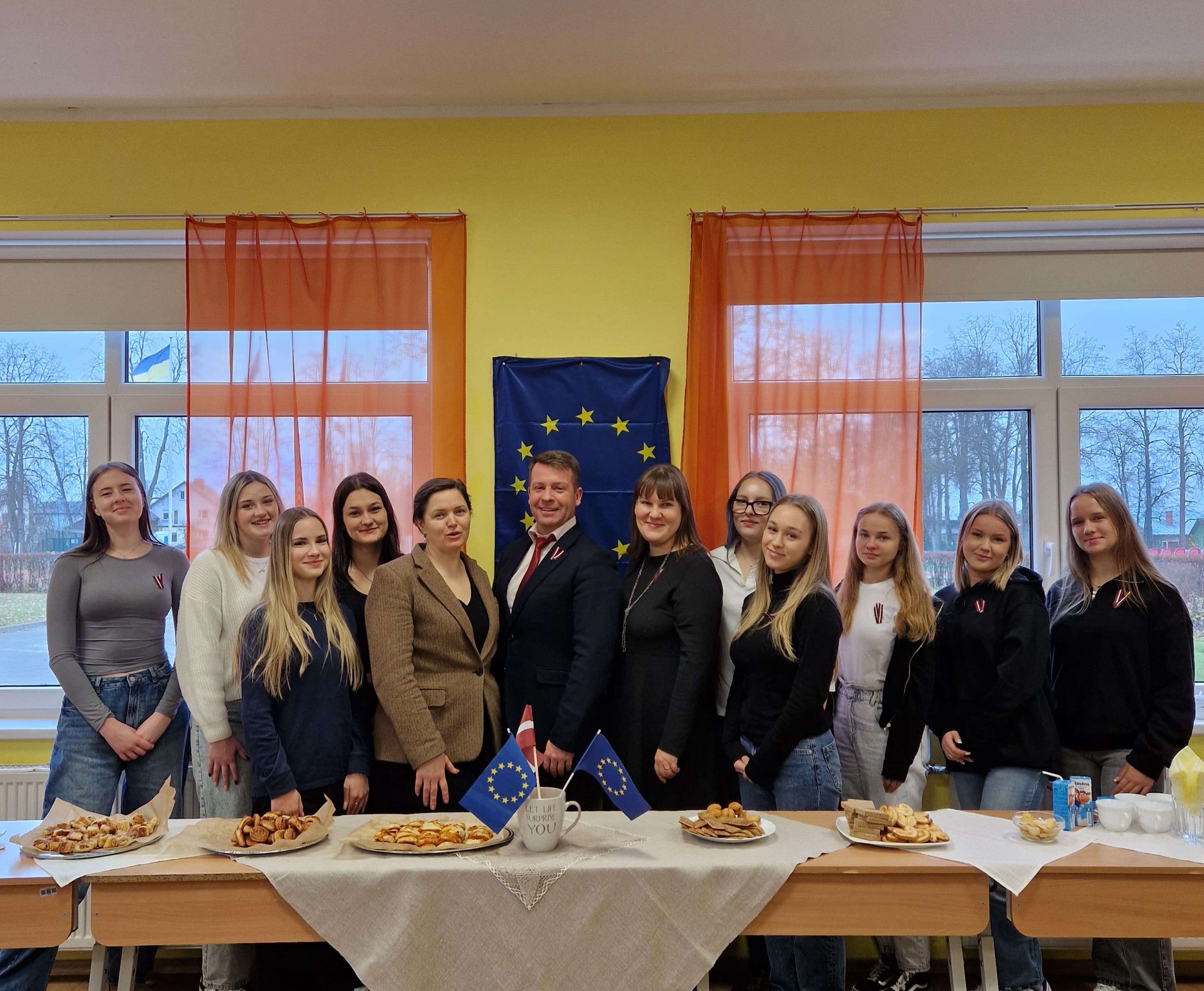 EP vēstnieku skolu salidojums