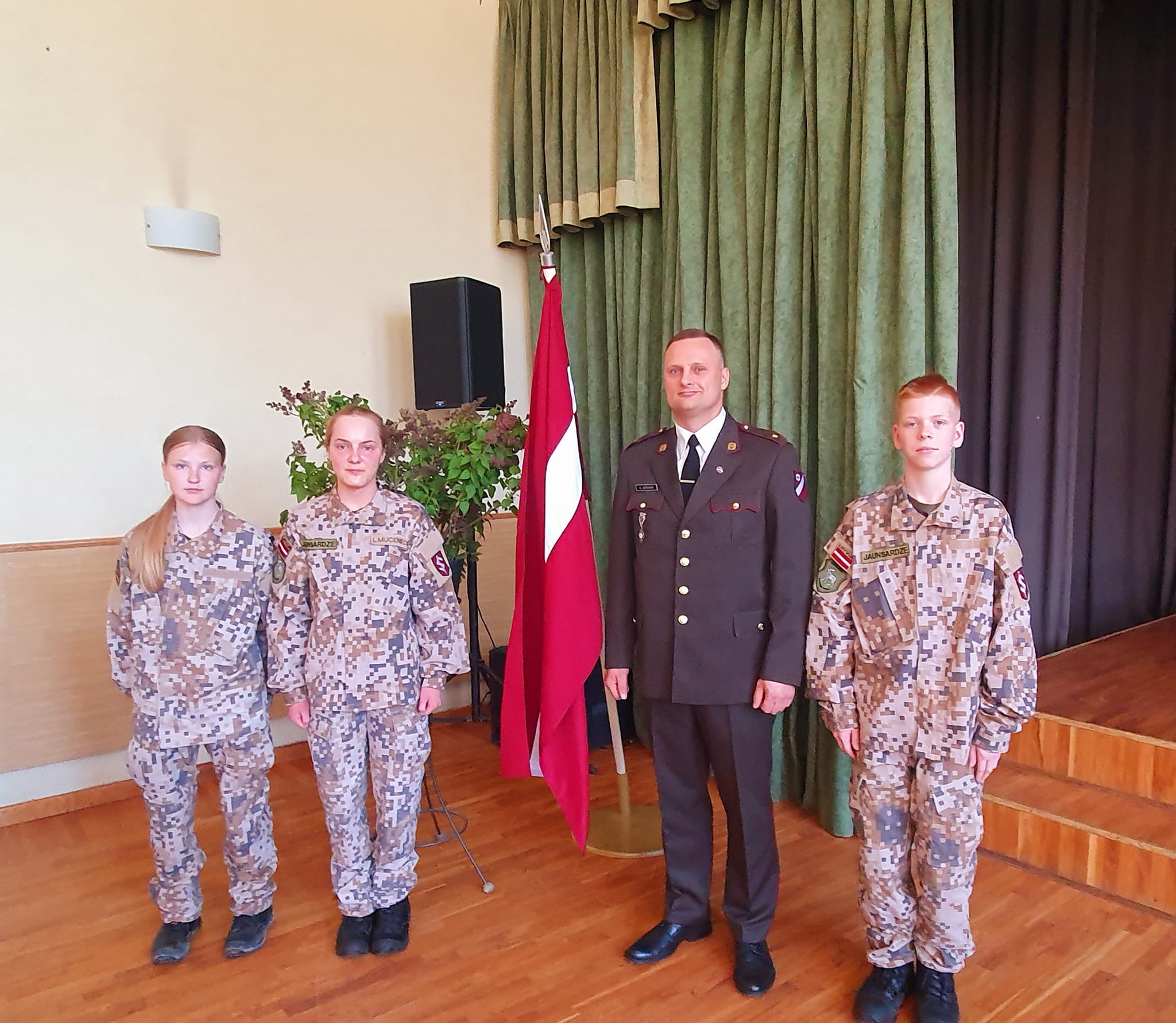 Jaunsargu tikšanās skolā